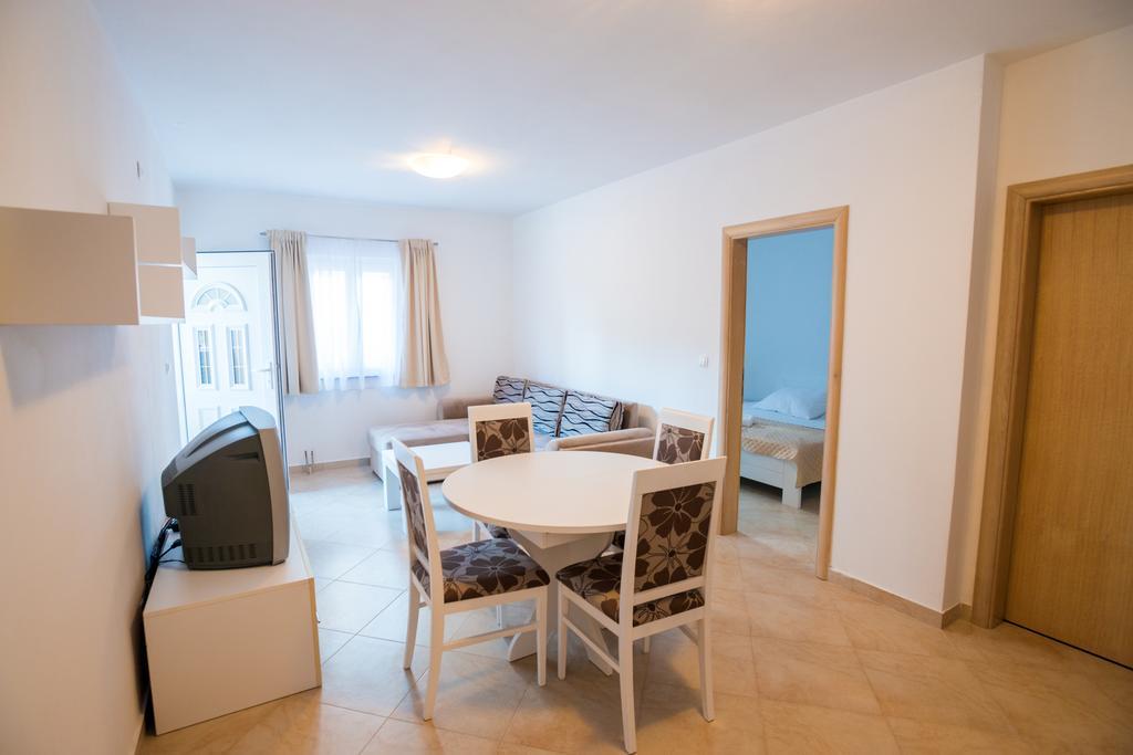 Rujno Apartments Starigrad Paklenica Oda fotoğraf